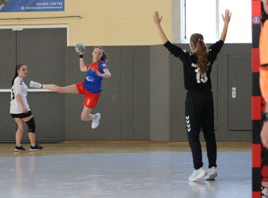 💙❤️ Unsere WJB verliert ein hart umkämpftes Spiel (16:21) gegen den SV Grün-Weiß Wittenberg-Piesteritz Abt. Handball 
Schade Mädels, Kopf hoch 😵‍💫 
Fotos von Marie 💙❤️
