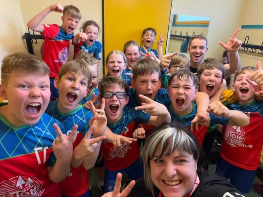 💙❤️ AUSWÄRTSSIEG! 🥳 Unsere gemischte E-Jugend gewinnt 37:23 gegen den DRHV 06 👏🏻💙❤️