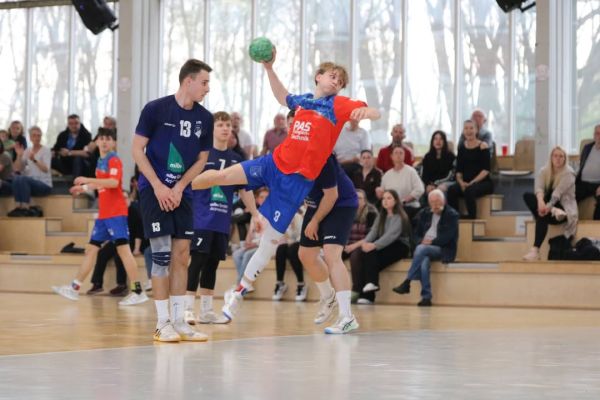 💙❤️ UNENTSCHIEDEN! 🫣 (24:24)
Unsere Zweete teilt sich die Punkte mit TSV Blau-Weiß Brehna e.V. Handball 
Fotos von Marie 💙❤️