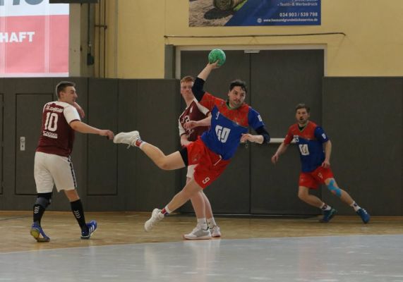 💙❤️ Hier kommen die Bilder zum Spiel unserer Männer I gegen den SG Spergau Handball II 
Fotos von Marie 💙❤️