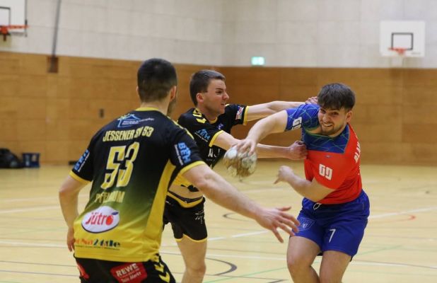 💙❤️ Unsere Zweete verliert am Samstag das Auswärtsspiel (35:17) gegen den Jessener SV 53 e.V. 
Fotos von Marie 💙❤️