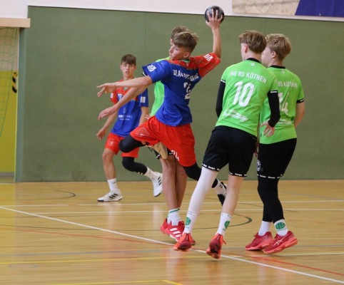 💙❤️ Zweite Runde Qualifikation – Oberliga 2025/26

Es hat leider nicht sein sollen unsere zukünftige B-Jugend wird in der kommenden Saison nicht in der Oberliga spielen.

Die Spiele waren eng, voller Emotionen, aber eben nicht fehlerfrei und das hat am Ende den Unterschied gemacht.

Glückwunsch an HSG Wolfen 2000 e.V., die sich den letzten freien Platz sichern konnten!

An den Rest: Wir sehen uns auf der Platte. ✌🏻

Fotos von Marie 💙❤️