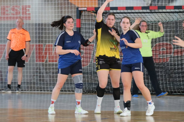💙❤️ UNENTSCHIEDEN! 👏🏻 Unsere Frauen holen sich einen Punkt im Heimspiel (27:27) gegen den Jessener SV 53 e.V. II 
Fotos von Marie 💙❤️
