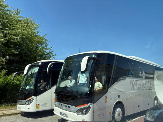 💙❤️Fast 90 Kinder und Jugendliche, sowie die Frauenmannschaft mit ca. 30 Übungsleiterinnen und Betreuern haben sich pünktlich 11:30 Uhr auf den Weg nach Warnemünde gemacht💙❤️