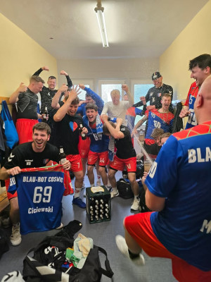 💙❤️ HEIMSIEG! 🥳 Unsere Männer I gewinnt 30:26 gegen den SV Anhalt Bernburg II 
Wir gratulieren zu Platz 🥈! 🤩💙❤️