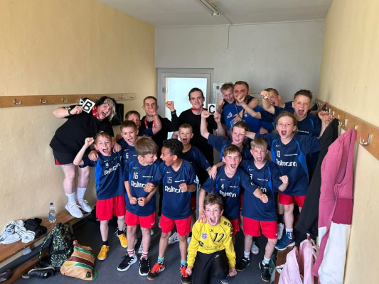 💙❤️Letzter Heimspieltag = Sieg für unsere gemischte E-Jugend 💙❤️
24:15 gewinnen die Jungs und Mädels gegen den Jessener SV 53 e.V. II. Glückwunsch!🥳