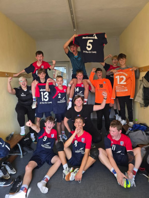 💙❤️ HEIMSIEG! 🥳 
Unsere MJC gewinnt 34:23 gegen den HG 85 Köthen 
MEGA Jungs! 😎💙❤️