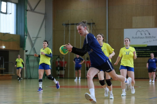 💙❤️ Unsere Frauen verlieren das Auswärtsspiel (24:25) gegen den BSG Aktivist Gräfenhainichen 
Schade Mädels 🫣
Fotos von Marie 💙❤️