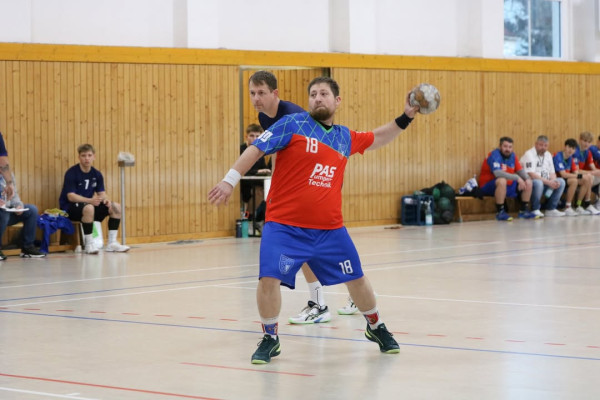 💙❤️ Die Zweete holt sich gestern einen Punkt!  
Nach einem Spiel gegen den TSV Blau-Weiß Brehna e.V. Handball  was nichts für Schwache Nerven war trennen sich die Teams mit einem 28:28
Fotos von Marie 💙❤️