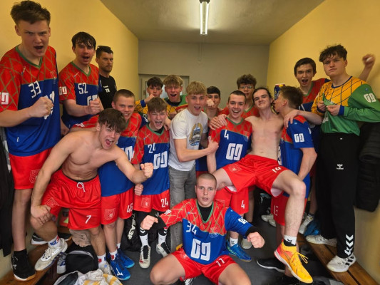 💙❤️ HEIMSIEG! 😎 
Unsere MJB gewinnt 39:29 gegen den HSG Börde 
Mega Jungs 👏🏻🤩💙❤️