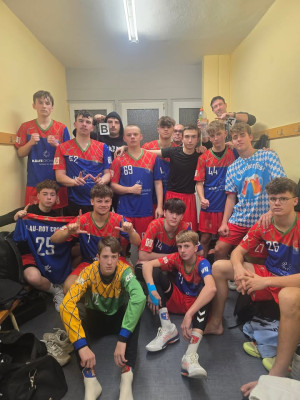 💙❤️ HEIMSIEG! 🥳 
Unsere MJB holt sich den Sieg mit einem souveränen 37:25 gegen HSV 2000 Zerbst e. V. 💙❤️